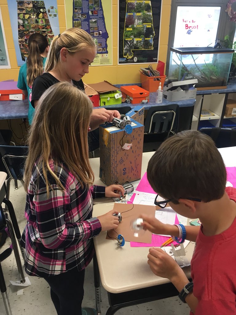 mayfield_alisha's tweet photo. Wiring miniature houses in science, showing what we know about circuits and energy transformations @columbiaeschool #AMSTIworks #gofourth https://t.co/x7RM66t8wF