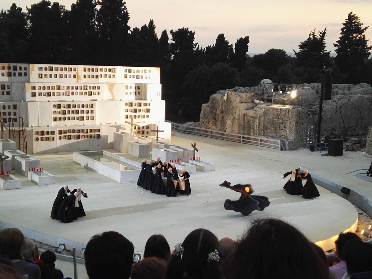 AmbraBonaiuto's tweet image. Inizia lo spettacolo @Fondazione_Inda #eracle #euripide #tragedie #inda #Siracusa