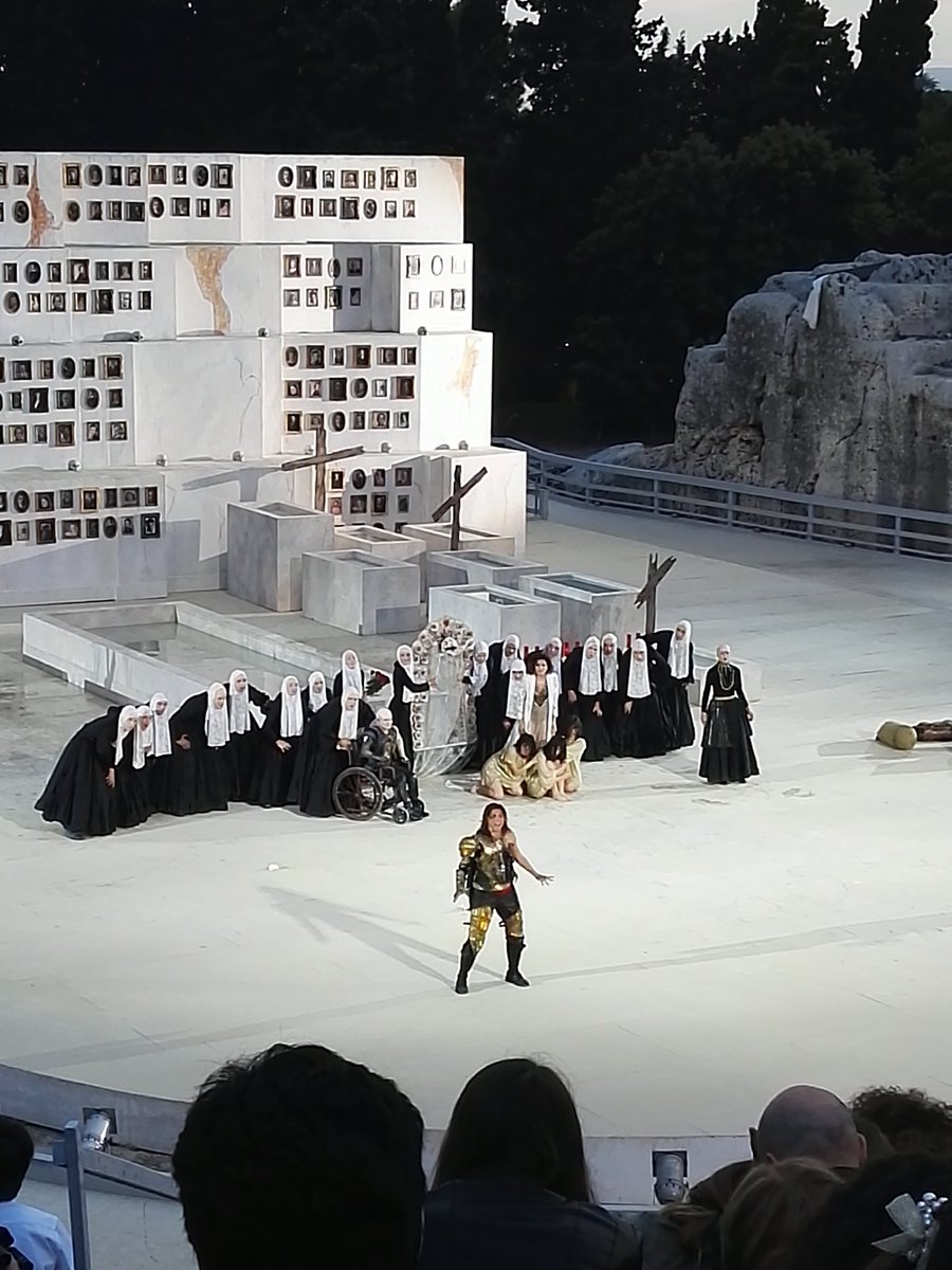 AmbraBonaiuto's tweet image. Inizia lo spettacolo @Fondazione_Inda #eracle #euripide #tragedie #inda #Siracusa