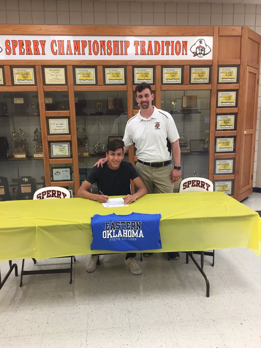 CoachRabovsky's tweet photo. Congrats to my guy @Jacepratt15 for signing to play at Eastern Ok! We’re all proud of you and look forward to seeing what you continue to accomplish! #PirateNation #proudcoach https://t.co/gGQWZW0YfT