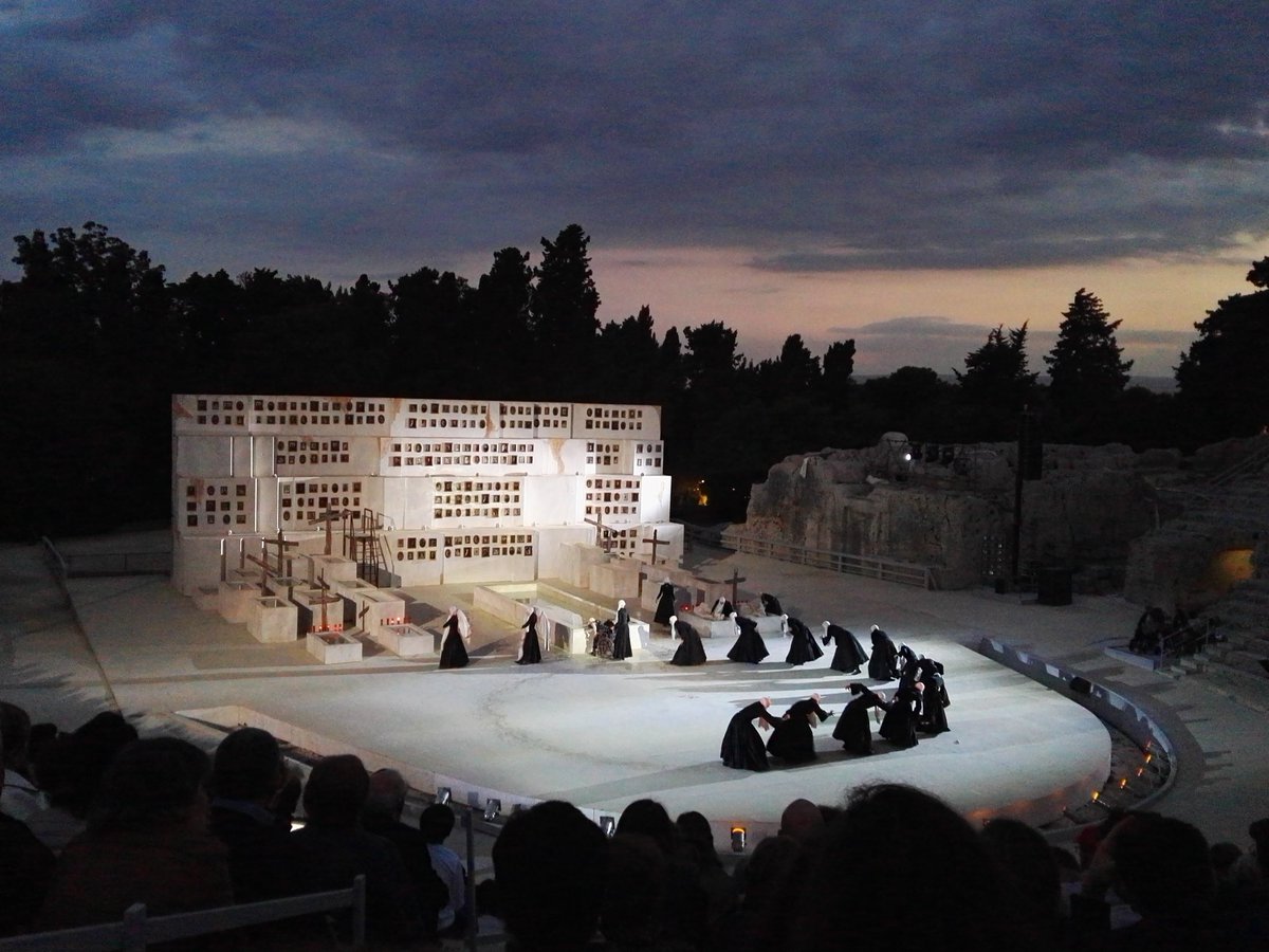 AmbraBonaiuto's tweet image. Inizia lo spettacolo @Fondazione_Inda #eracle #euripide #tragedie #inda #Siracusa