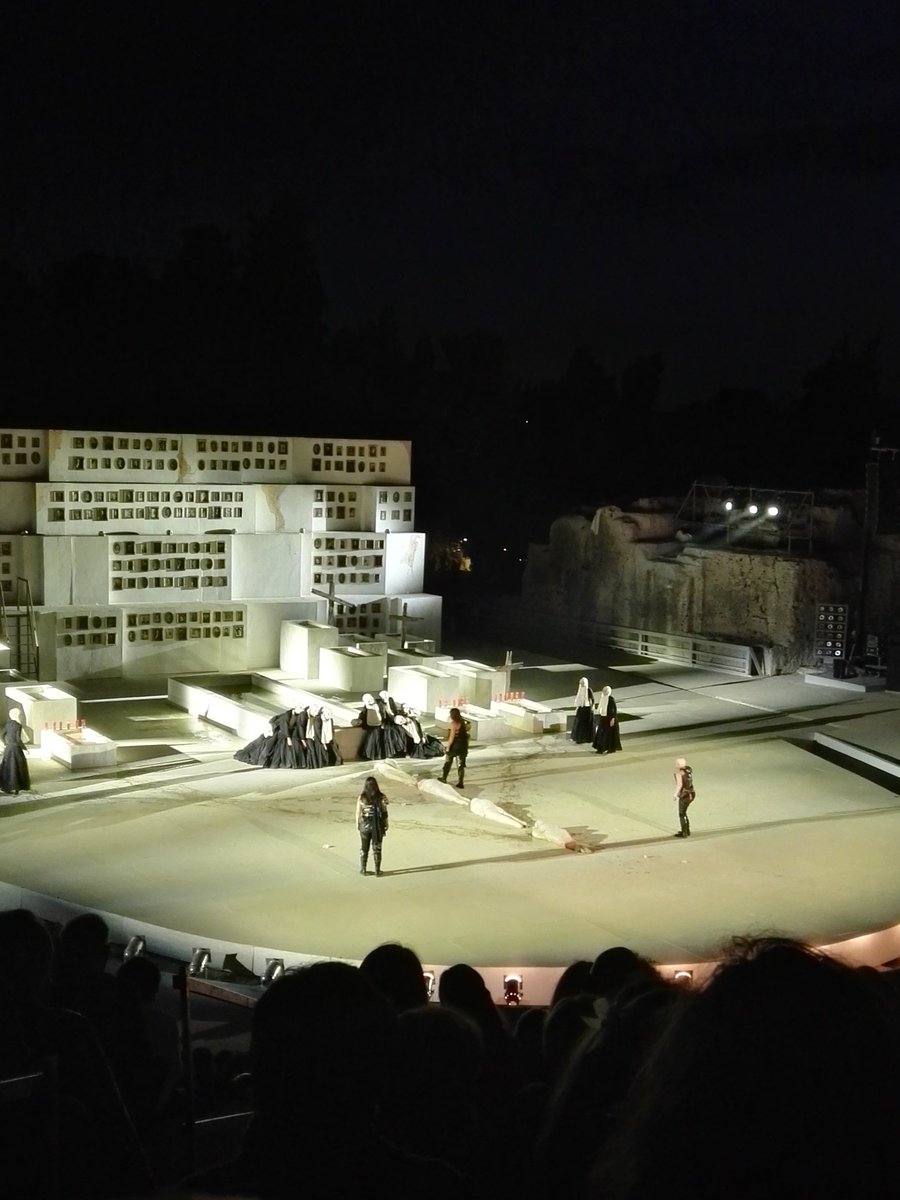 AmbraBonaiuto's tweet image. Inizia lo spettacolo @Fondazione_Inda #eracle #euripide #tragedie #inda #Siracusa