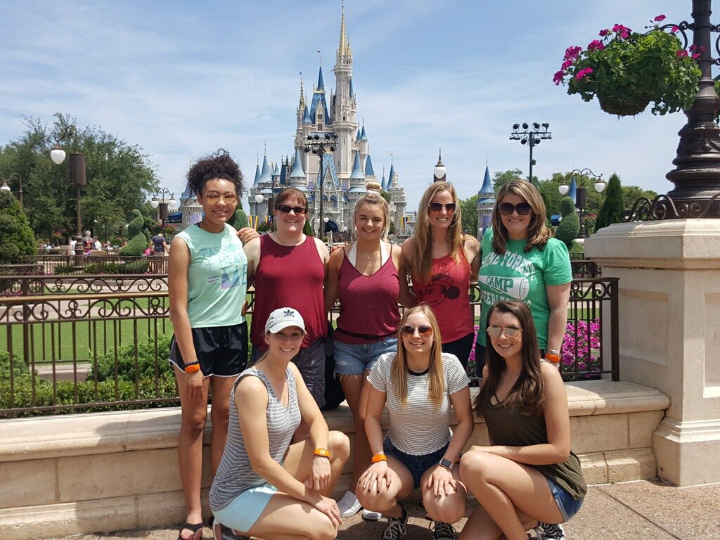 _EHSCheer1's tweet photo. Happy Thursday from the EHS Cheer Group in Disney! @VarsitySpirit  #Spiritofsportsmanship 💚💛🐝 https://t.co/MfWG90m5Mz