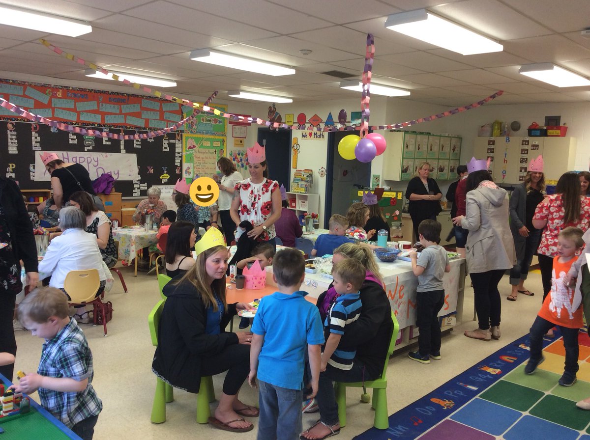 STAKindergarten's tweet photo. We spent our afternoon celebrating our Moms &amp; Grandmas! @RCCDSB #mothersdayteaparty #CEW2018 https://t.co/i0pOYC1FRi