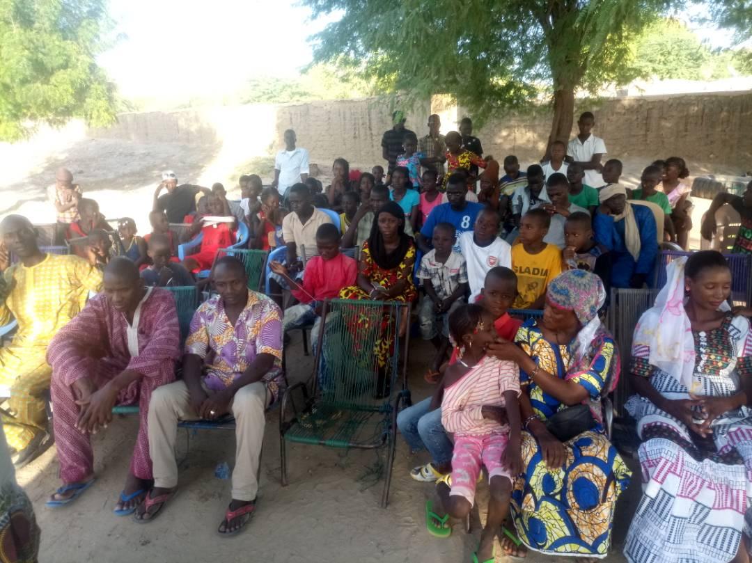accountlabML's tweet photo. Rencontre publique à #Tombouctou autour de notre Projet @IntegrityIdolML animée par notre #Idol2016 #IssaDia. Il a parlé de l'importance de la responsabilité individuelle dans la gestion des affaires publiques! https://t.co/tMRSVg8HCx