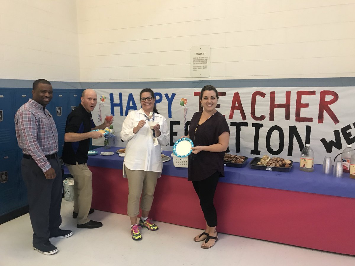 CrystalMraz's tweet photo. Day 3 of Teacher Appreciation Week @PLDunbarMS https://t.co/9MfJcmQJme
