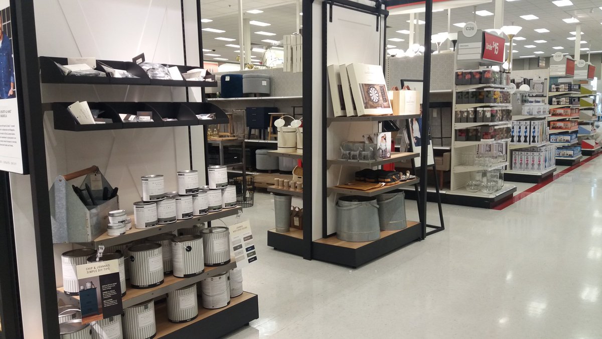 Summer has set in at 1049 in H&amp;H! Great gifting ideas with a little cookout gear! @rschafer76 <a href="/JayYezzi/">Jay Yezzi</a> @ColonJosian