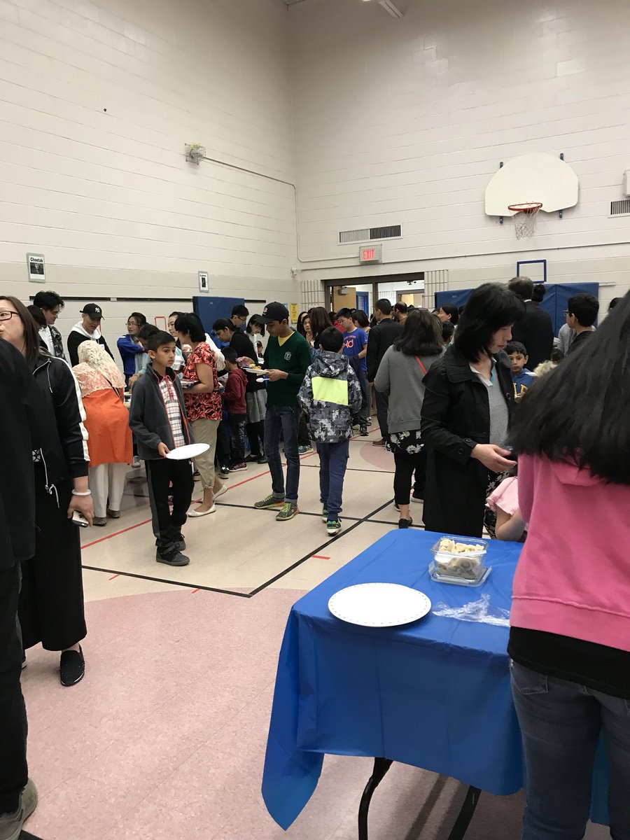 A perfect evening with our McBride families! Thank you for joining us tonight for a community potluck <a href="/mcbrideaveps/">McBride</a> @TrusteeCrocker <a href="/mcbride_council/">McBride S Council</a>