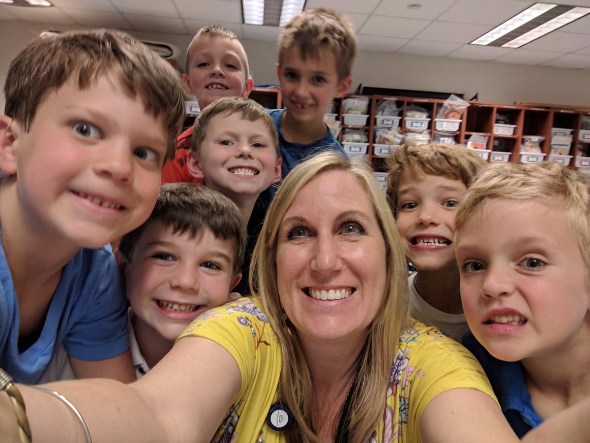 nicolalapoint72's tweet photo. I had the pleasure of working w these adorable 1st graders at Daniel Island School as they used #communication, #collaboration, & #criticalthinking to create an end of the year memory slide with @googleslides.
#BCSDTechICM #BCSDTechTeam #TeachSC @DISLibrarian https://t.co/BVU9lx5uaS