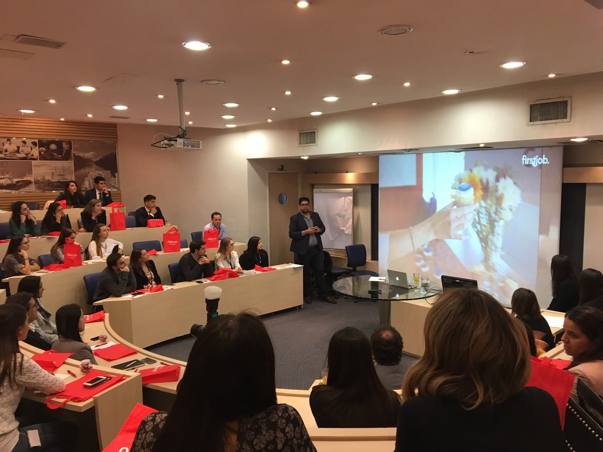Lornacortes's tweet photo. Premiación de Mejores Empresas para Prácticas Profesionales @Psicologia_UAI @FirstJobLatam https://t.co/soOFzFORLb