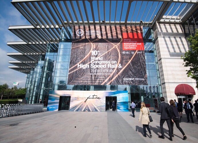 uic's tweet photo. [#rail Event] #UICrail #highspeed18 Highlights of this successful edition: 1000 participants from 30 countries 50 exhibitors 
25 sessions 
150 speakers 
3 Round Tables 
3 opening discussions
2 #digital sessions https://t.co/ABaO13iBRX