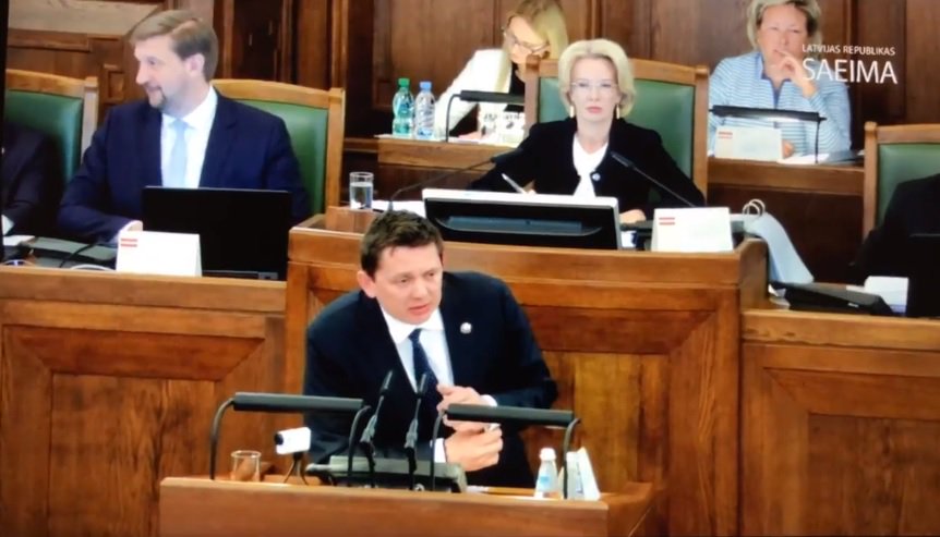 Kaimiņa runa Saeimā "uzspridzina" internetu; "Ļeņins ir miris" un pret naida kurināšanu starp latviešiem un krieviem VIDEO -> runabildes.lv/kaimina-runa-s…