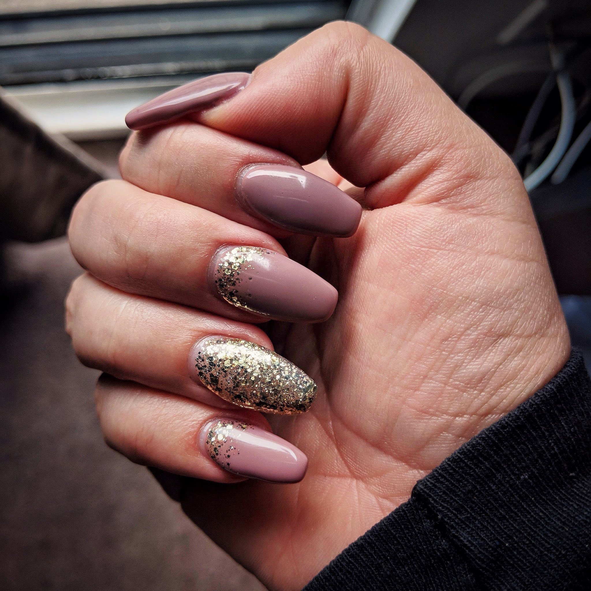 T'Sala Salon Spa Twitter પર: "Check Out Dara's Nails! Dusty Rose...🌷✨👌🏼  Nails by Santana #spa #manicure #nails #nailart #beauty #style  #artisticcolourgloss #gelnails #freehand #dustyrosenails #goldsparkles  #goldsparklenails #gold #nailartist ...