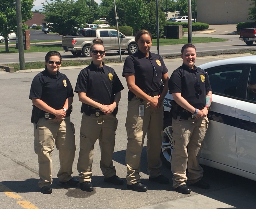 AlishaSJames's tweet image. Spending the day with my staff in the field conducting home visits. These ladies are squared away!! PPO Amber, PPO Allie, and FTO Nicole. #TDOCExtendsBeyondTheWalls #TeamCS #CorrectionalProfessionalsWeek #WeTookAnIceCreamBreak