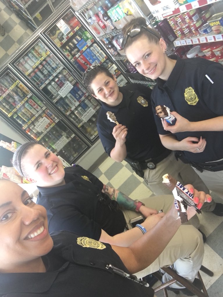 AlishaSJames's tweet image. Spending the day with my staff in the field conducting home visits. These ladies are squared away!! PPO Amber, PPO Allie, and FTO Nicole. #TDOCExtendsBeyondTheWalls #TeamCS #CorrectionalProfessionalsWeek #WeTookAnIceCreamBreak