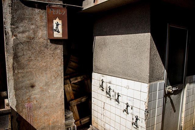 umat_tamu's tweet photo. KYOTOGRAPHIE。三三九(旧貯氷庫)。ウェーイ。アセチレン、ウェーイ。
#京都国際写真祭 #京都 #三三九 #写真 #カメラ #芸術 #美術 #刺激 #綺麗 #感性
#KYOTOGRAPHIE #KYOTOGRAPHIE2018 #acetylene #ethyne #BMW #CHANEL #Ruinart #kyoto #Japan #canon #eos80d #80d #camera #photography https://t.co/OkiV8Qr9Wb