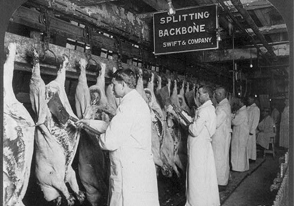 SWMeatAssn's tweet photo. #ThrowbackThursday Take a look at how far our industry has come! 

Also, let's all take a moment to appreciate the electric splitting saw. #thejungle #uptonsinclair #meatindustry #foodindustry #meatprocessing https://t.co/IDGY10zN0U