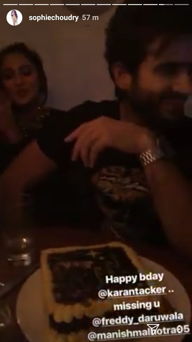 ZannatResala's tweet image. The fact is that now Karan's family &amp;amp; friends have given her all the rights to sit right next to him &amp;amp; that too so close even at his birthday party💃💃
&amp;amp; KD's behaviour was just like a perfect life partner for KT not a gf wali guys😉
#Kryan May Allah protect them from evils👀☄