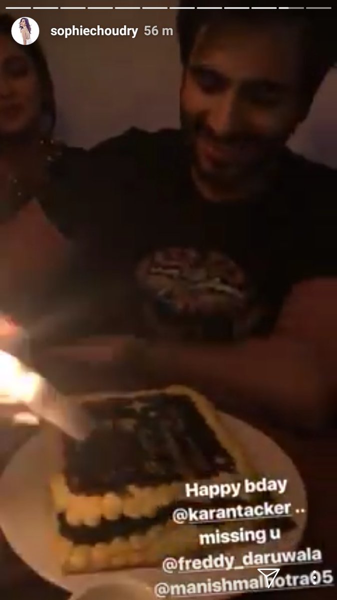 ZannatResala's tweet image. The fact is that now Karan's family &amp;amp; friends have given her all the rights to sit right next to him &amp;amp; that too so close even at his birthday party💃💃
&amp;amp; KD's behaviour was just like a perfect life partner for KT not a gf wali guys😉
#Kryan May Allah protect them from evils👀☄