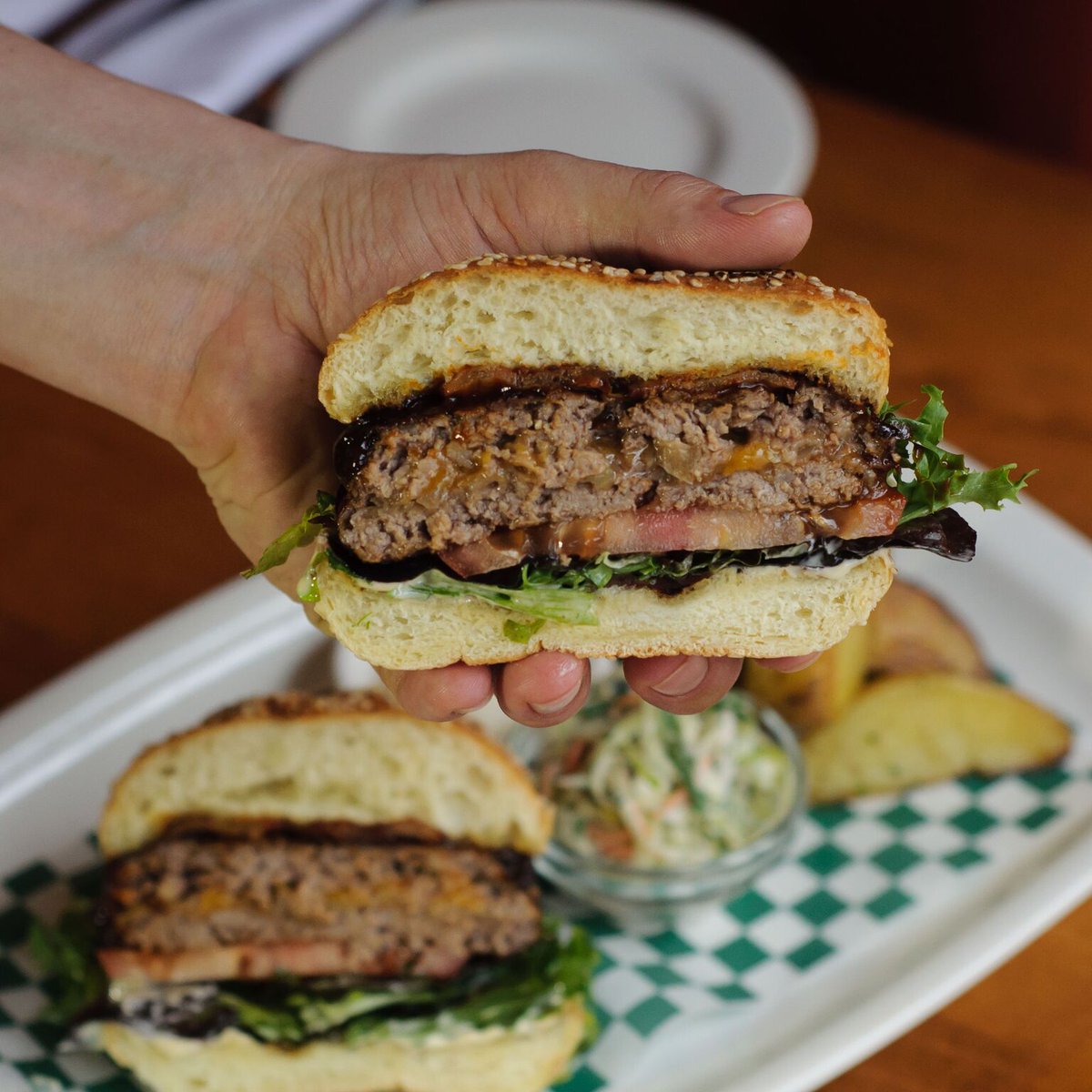 2DoorsDownhfx's tweet photo. We're so close we can taste it!๐
Order our 100,000th burger and win our Grand Prize of a free burger + drink every week for a year PLUS the complete series of @chefcraigflinn's cookbooks #IsTonightTheNight?! #FREEBURGERS @DowntownHalifax #Halifax #HalifaxContest https://t.co/xuUliNs3xX