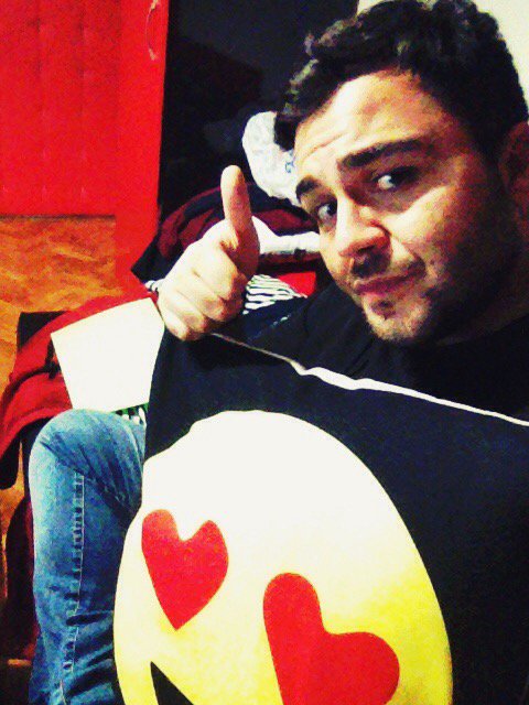 Hey! Tonight, it's me and my pillow friend, and we are soooo in love with Eurovision! #AllAboard !!!