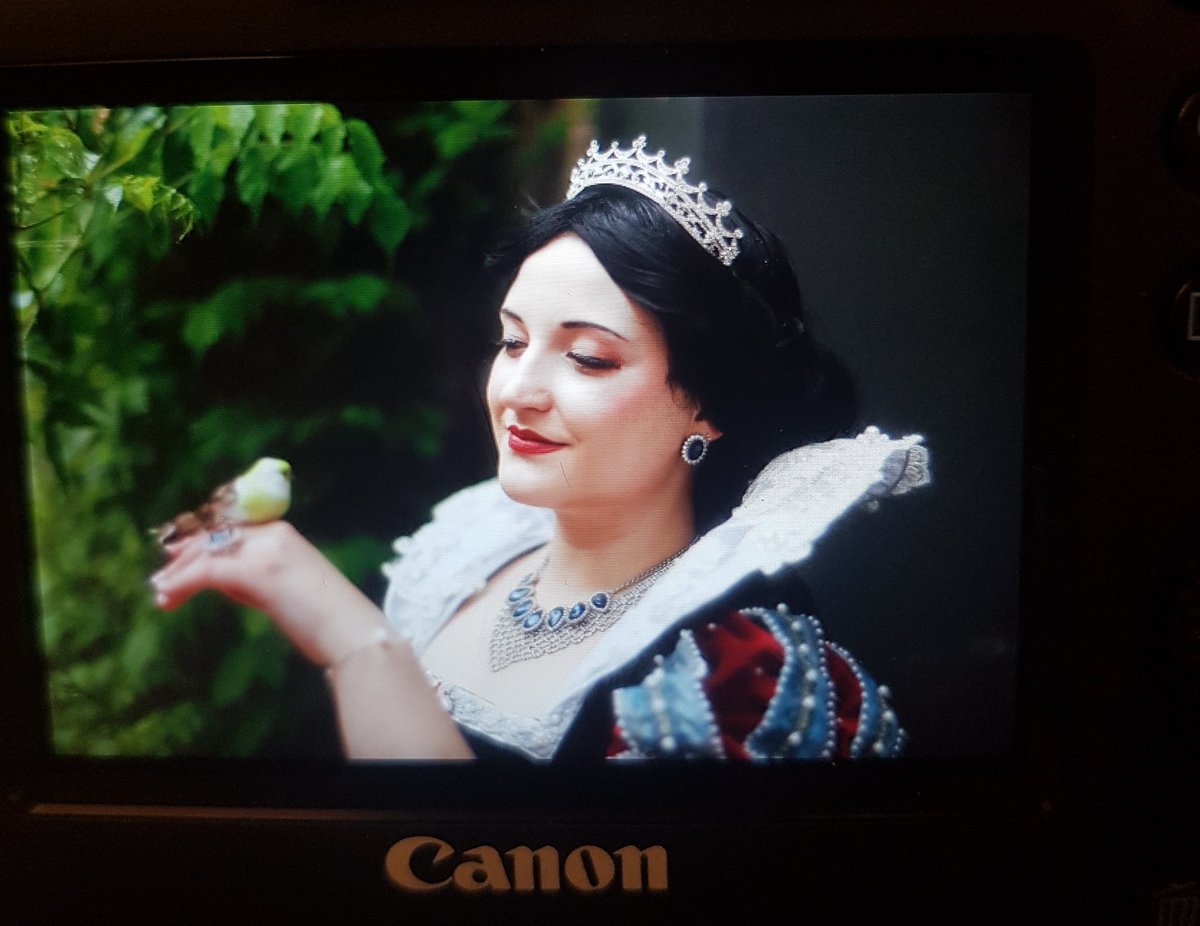 romailee's tweet image. I didn&apos;t expect to get nice photos a this con because the location is quite ugly but look at those cool cosplayers, I found a tiny nice space for each of them ^^ #fantasybasel2018 #snowwithe #naruto #sasuke #karin #starwars #azteckwarrior