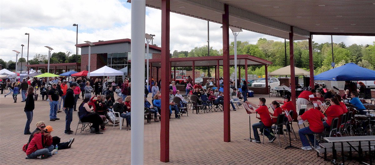 BeckleyWVEvents's tweet photo. Sweetest event ever scheduled this Sat May 12 #BeckleyWV Sweet Treats Fest / Raleigh Co Schools Day of Arts / Southern #WV Preparedness Fair, Same Time Same Place, Downtown Beckley #VisitWV  https://t.co/ZUB9BdErMe #GoToWV #Rhododendron https://t.co/9ABQNhb5yU