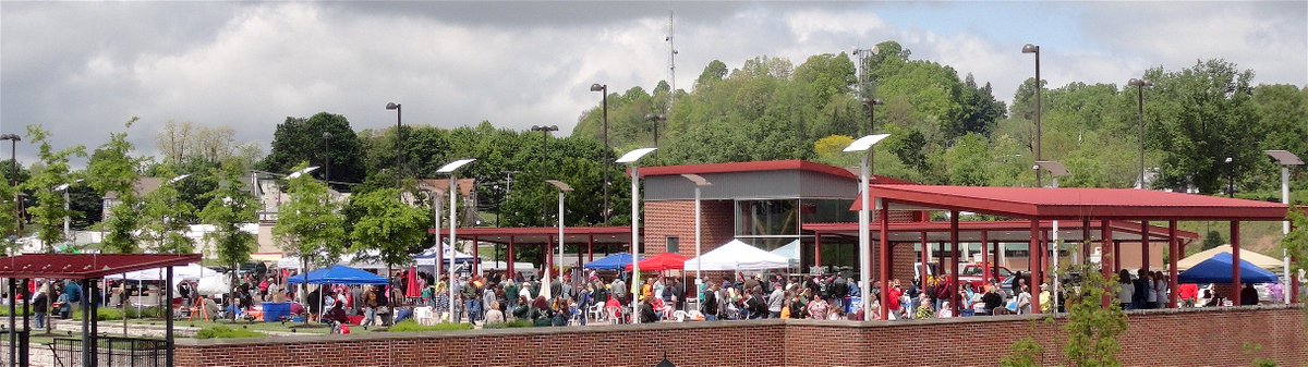 BeckleyWVEvents's tweet photo. Sweetest event ever scheduled this Sat May 12 #BeckleyWV Sweet Treats Fest / Raleigh Co Schools Day of Arts / Southern #WV Preparedness Fair, Same Time Same Place, Downtown Beckley #VisitWV  https://t.co/ZUB9BdErMe #GoToWV #Rhododendron https://t.co/9ABQNhb5yU