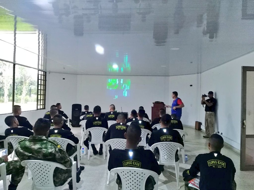Ejercito_Div6's tweet photo. #AEstaHora se desarrolla capacitación con el Grupo de Antencion Humanitaria al Desmovilizado #GAHD del Batallón Liborio Mejía y el #Bideh1 @Ingenieros_EJC #FeEnColombia #PasiónCaquetá https://t.co/9LrF4t31F5
