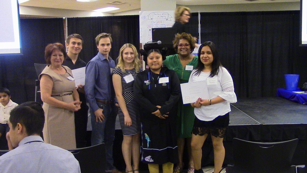 GriffinSpecials's tweet photo. East Valley Academy GCU Inquiry Based Learning participants enjoy the evening of presentations. Performance, pecha kuchas and poster presentations. Congratulations to all. #EVARocks #CanyonInquiry #EastValleyAcademy https://t.co/VuFSvk9o57