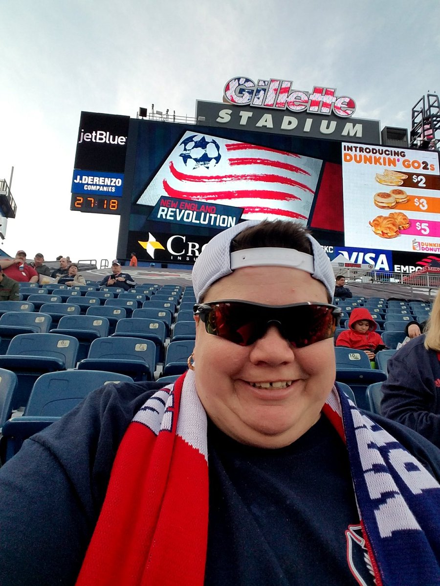 Shari_Weiner's tweet image. @LowellSpinners #wordonthestreet is the June 20 is @NERevolution night at the park..i met #malcolmmitchell last year...how many retweets do I need to meet @ChrisTierney8 ?? #helpafanout