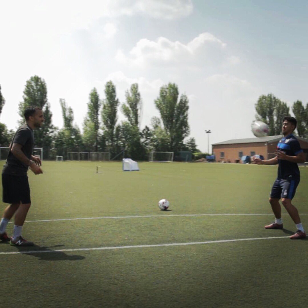 danedwards9's tweet photo. Great 1 on 1 session with #QPR &amp; Australian international midfielder @MassLuongo ⚽️ 
Good luck preparing for the #WorldCup 🇦🇺 
Even beat me at 2 Touch 🙈
Footage coming soon....
🎥: @BlazeKohGab https://t.co/DmUuuHQycn