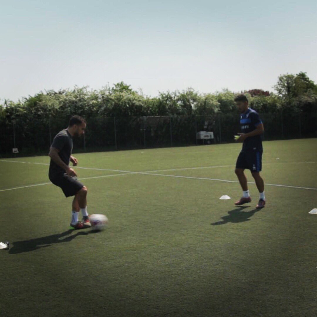 danedwards9's tweet photo. Great 1 on 1 session with #QPR &amp; Australian international midfielder @MassLuongo ⚽️ 
Good luck preparing for the #WorldCup 🇦🇺 
Even beat me at 2 Touch 🙈
Footage coming soon....
🎥: @BlazeKohGab https://t.co/DmUuuHQycn
