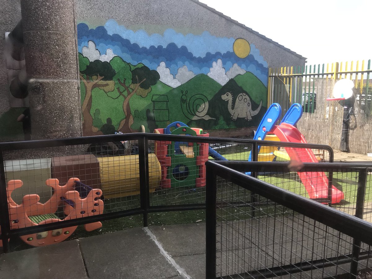 StNinsNursery's tweet image. #muralprogress earlier this afternoon....