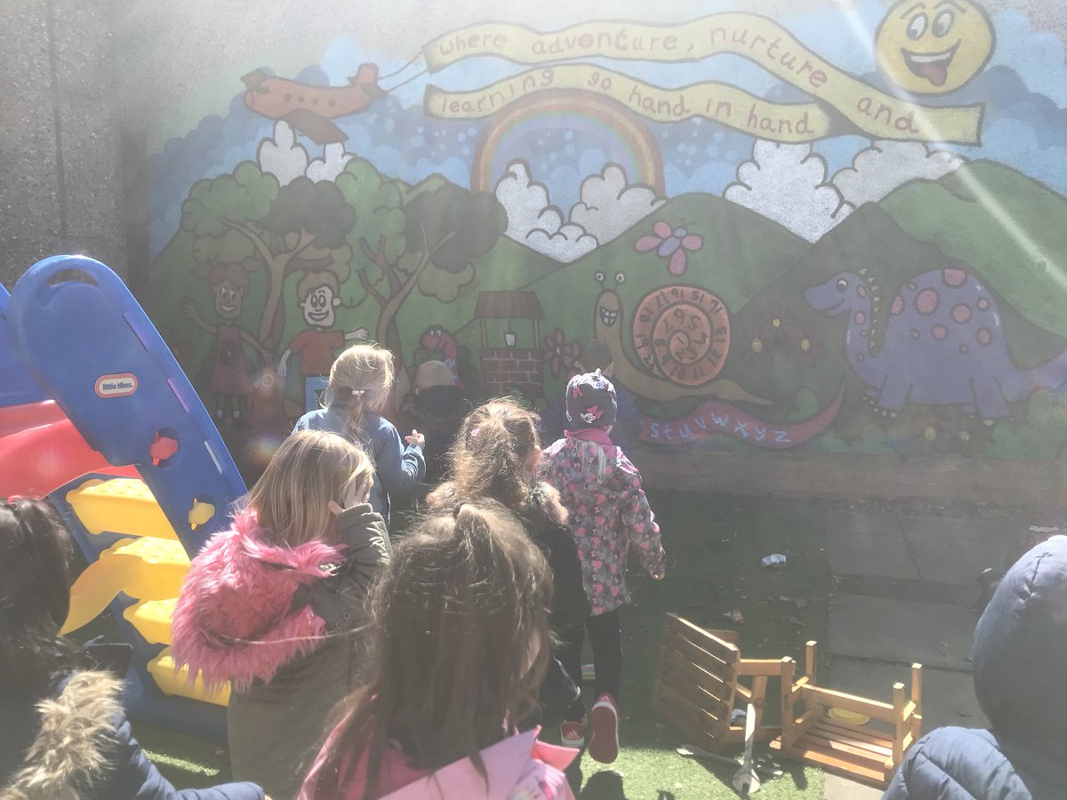 StNinsNursery's tweet image. The PM boys and girls were so excited to see it finished!! How beautiful our small garden looks 💜 #muralprogress #stniniansnursery