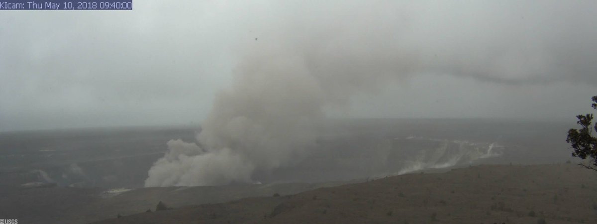 USGSVolcanoes's tweet photo. #HVO #Kilauea Update @ 8:00 am HST May 10: Eruption of spatter and lava in the #LeilaniEstates subdivision still paused. Earthquake activity &amp; ground deformation continue, additional outbreaks expected. High levels of sulfur dioxide continue https://t.co/7sDZqcOJ5s #KilaueaErupts https://t.co/ceWuPoOXYu