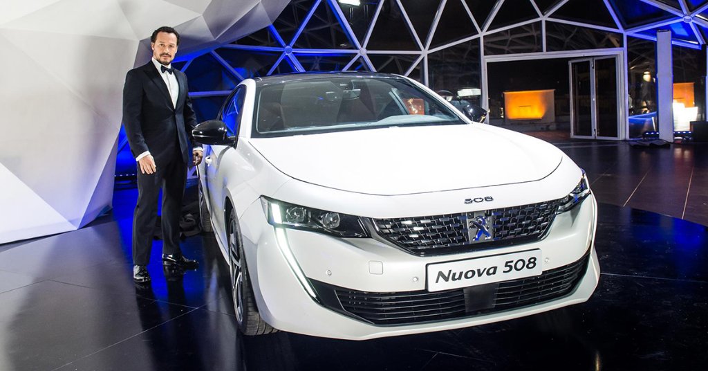 peugeotitalia's tweet photo. Equilibrio perfetto tra raffinatezza e sportività con uno spirito audace e distintivo in grado di regalare sensazioni uniche e intense. Questo è @StefanoAccorsi_, questa è Nuova #Peugeot508. #DriveToTennis https://t.co/eiLqfQZUkX