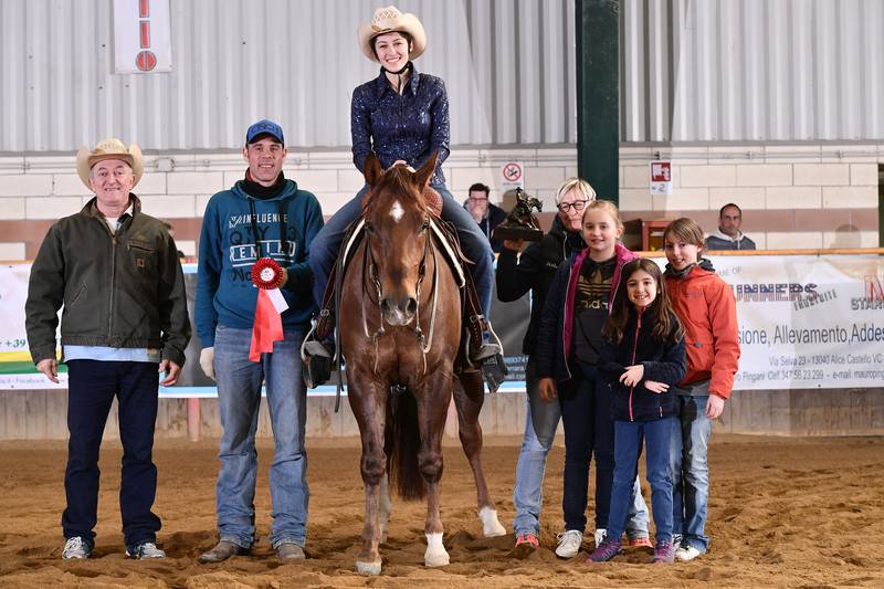 apcrReining's tweet photo. #Champion #Rookie #NRHA #SlideIntoSpring #APCR 2018 NEGRI MARTA sul suo GITYER SMOKINGUN con score 70,5 https://t.co/wKvKqgzFUw