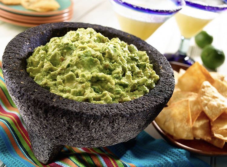 FoodFactscom's tweet photo. With #summer weather on its way, we're ready for #mexicanfood and #margaritas. Read our latest blog on how to make a #healthier mexican meal: https://t.co/tmfwPBRSwa. 🥑🌮🍹  Image from @GoyaFoods! https://t.co/WxLjd9C6tx