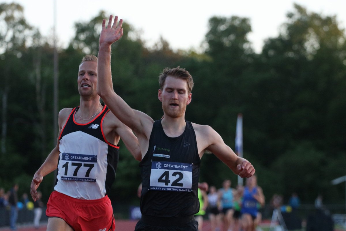 Winst <a href="/HSGvught/">HarrySchultingGames</a> 3000m mannen voor Niek Blikslager <a href="/GrunnAtletiek/">Groningen Atletiek</a> in 8.13.75 voor <a href="/royatletiek/">Roy Hoornweg</a> in 8.14.01 .