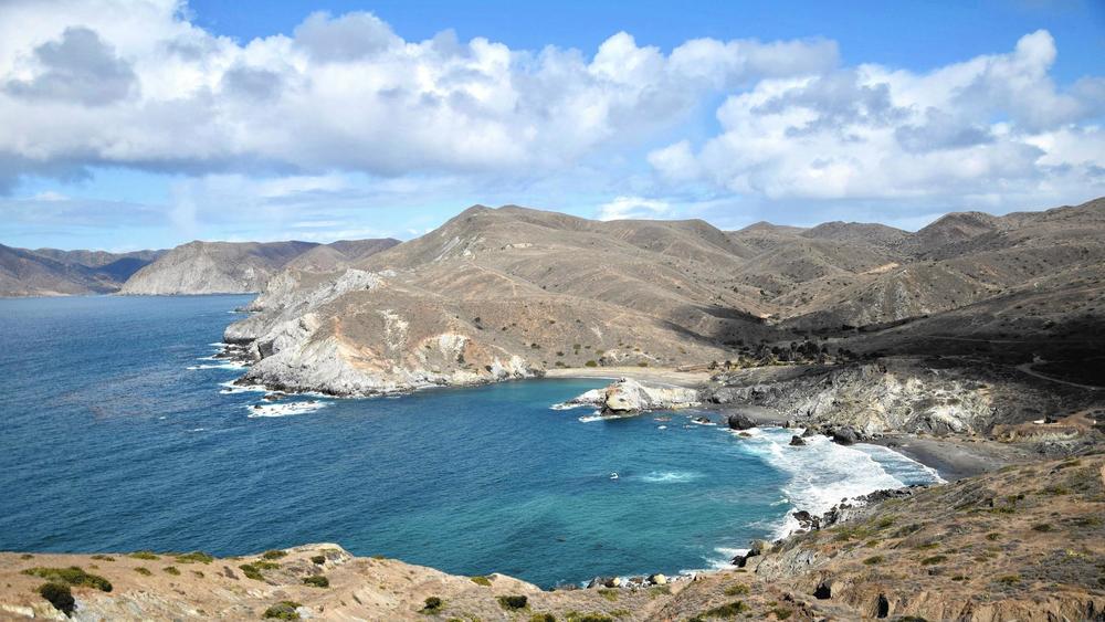 Treading fresh trails on #California's Catalina Island: trib.in/2rzH67L #thisisadventure #hiking #travel @VisitCA @CIConservancy