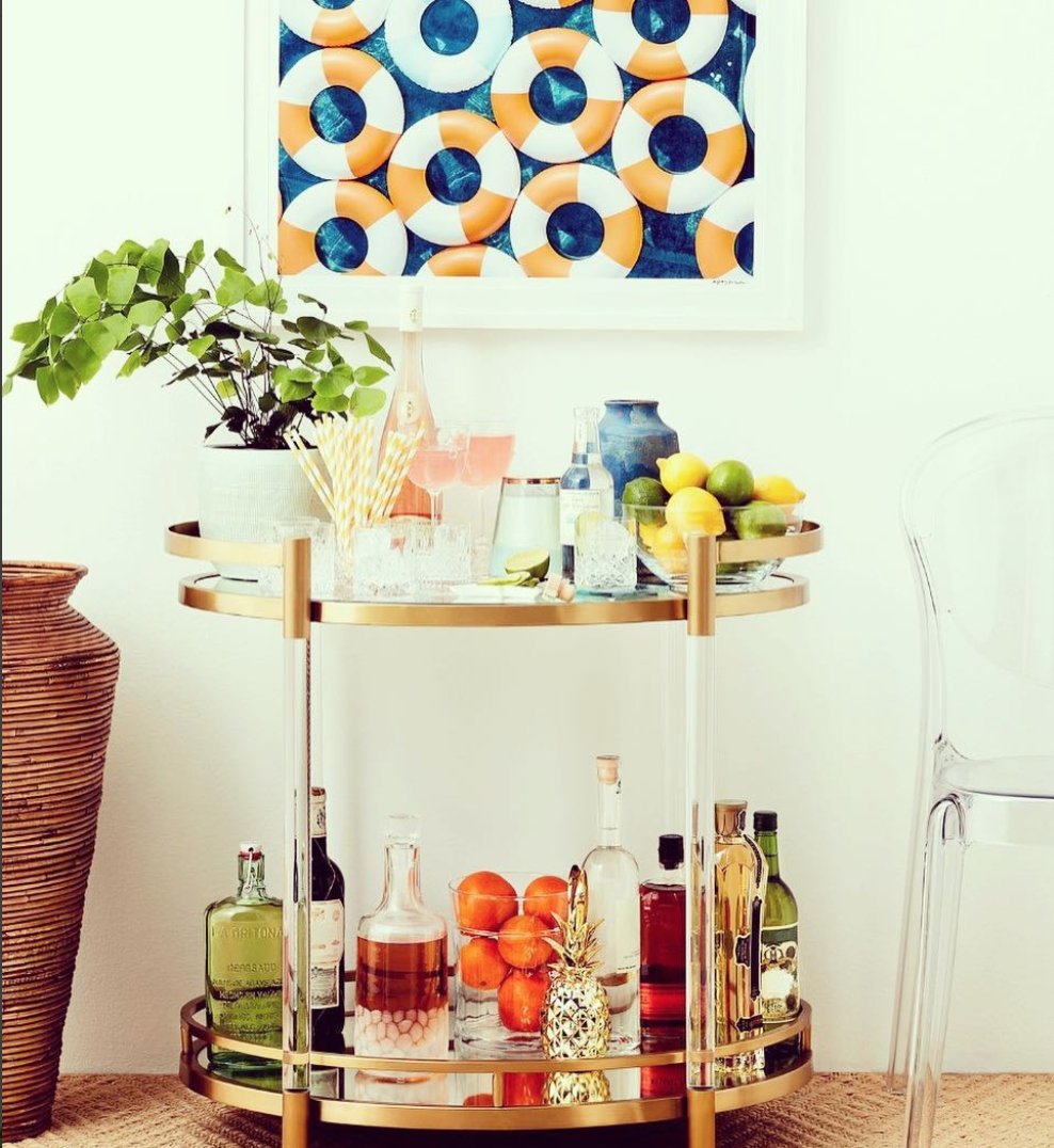 UrbanSimplicity's tweet photo. #urbansimplicity #professionalorganizer #organizer #declutter #organization #getorganized #bar #homebar #barcart #barcartdecor #shelfie #luxury #barcartstyling #ighome #instahome #homegoals #bargoals #decor #homedecor #interiors #interiordesign #happyhour #luxurylifestyle https://t.co/pgq4uUgkr3