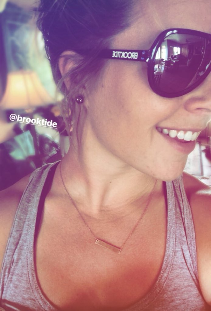 Brooktide's tweet photo. #CrossFit bad ass @CarlyFuhrer 🏋🏻‍♀️

#ownthesun

https://t.co/GlMlfN3DuP https://t.co/UQOSqwFjB7