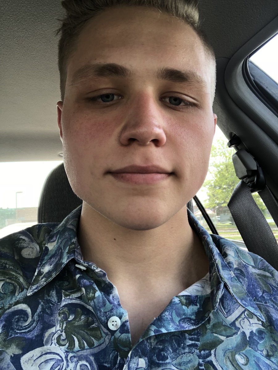 roboytoe_'s tweet photo. lady at the post office just told me my shirt looked tasteful. blessings https://t.co/tkzP8f02Qs