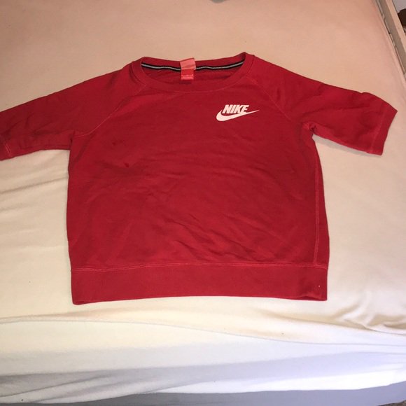 PinupBrooches's tweet photo. So good I had to share! Check out all the items I'm loving on @Poshmarkapp #poshmark #fashion #style #shopmycloset #nike #axparis: https://t.co/0kW9GoWG59 https://t.co/EYULohd3lv