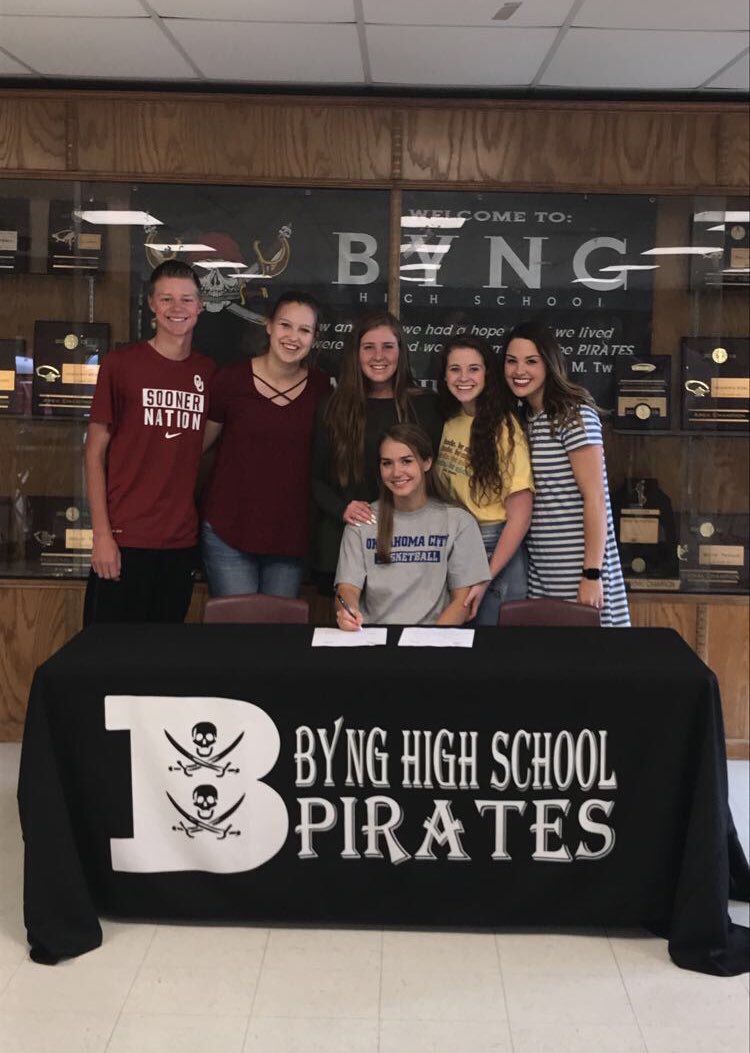 _jordynlong's tweet photo. It’s official. Thankful and excited for this next chapter of my life. 💙  #gostars https://t.co/iWnT7LtWhq