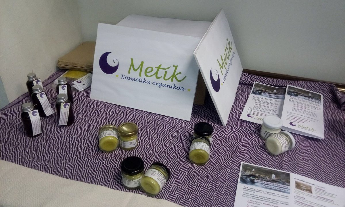 alavamedicus's tweet photo. ¡Esta tarde gracias a #Metik hemos creado nuestras propias cremas naturales con productos de #ComercioJusto! Este ha sido el resultado. Mila esker parte hartu duzuenei! #SomosComercioJusto https://t.co/aWXxeViNkh