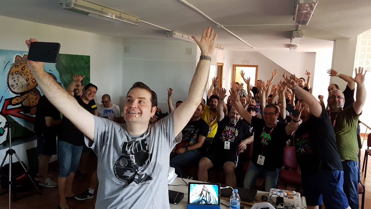 Arcade_Vintage's tweet photo. ¿Estás pensando en venir a #ArcadeCon2018 pero todavía no te has decidido? Echa un ojo al hashtag #ArcadeCon2017 y verás lo que vivimos 😜👍👾 https://t.co/Ic3r0QDdhz