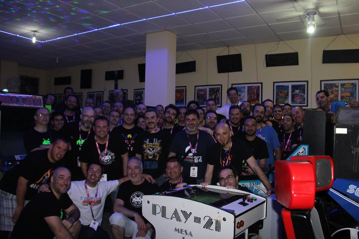 Arcade_Vintage's tweet photo. ¿Estás pensando en venir a #ArcadeCon2018 pero todavía no te has decidido? Echa un ojo al hashtag #ArcadeCon2017 y verás lo que vivimos 😜👍👾 https://t.co/Ic3r0QDdhz