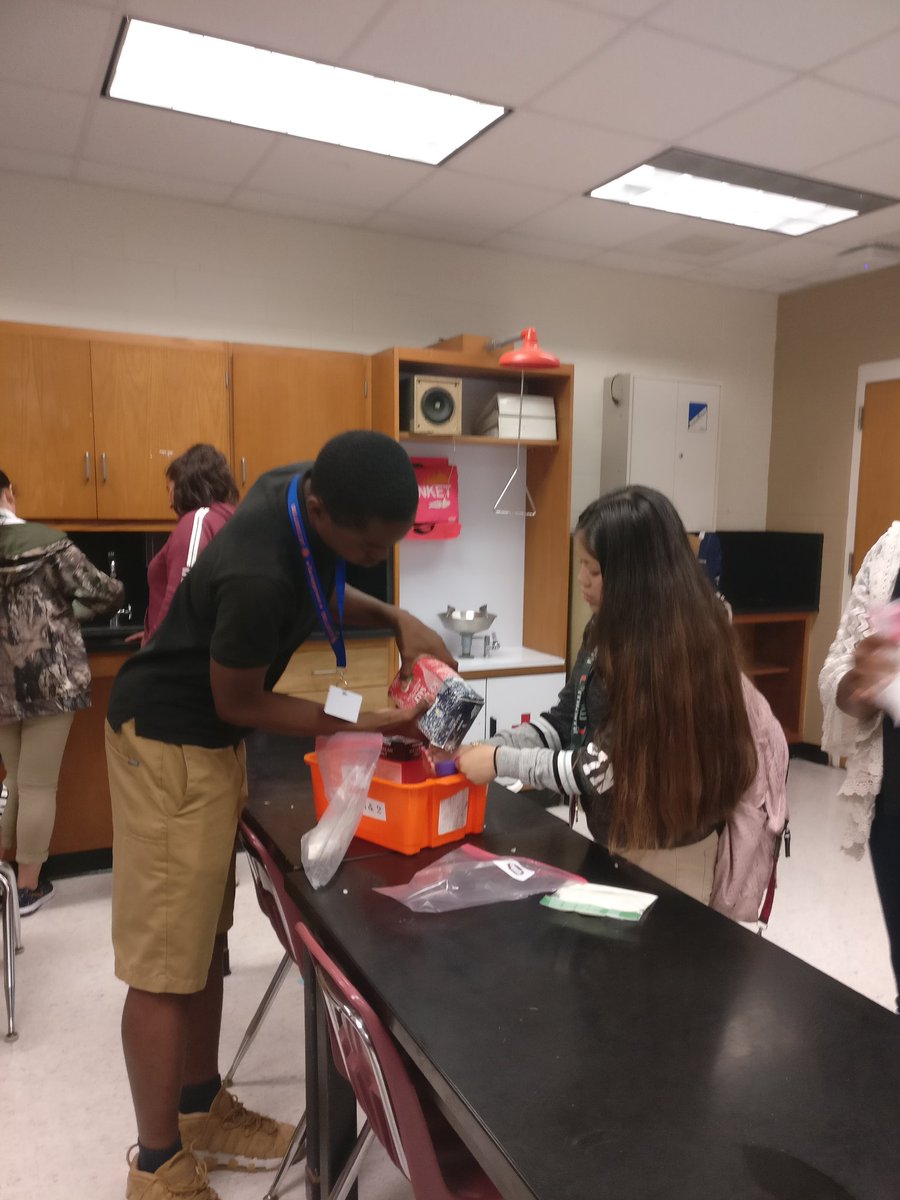 MsBaker_J's tweet photo. Teamwork makes the 🍦 work! @IMS_Indians #IMSSciTribe #BestStudentsintheWorld😍 https://t.co/8Vmh98HvsL